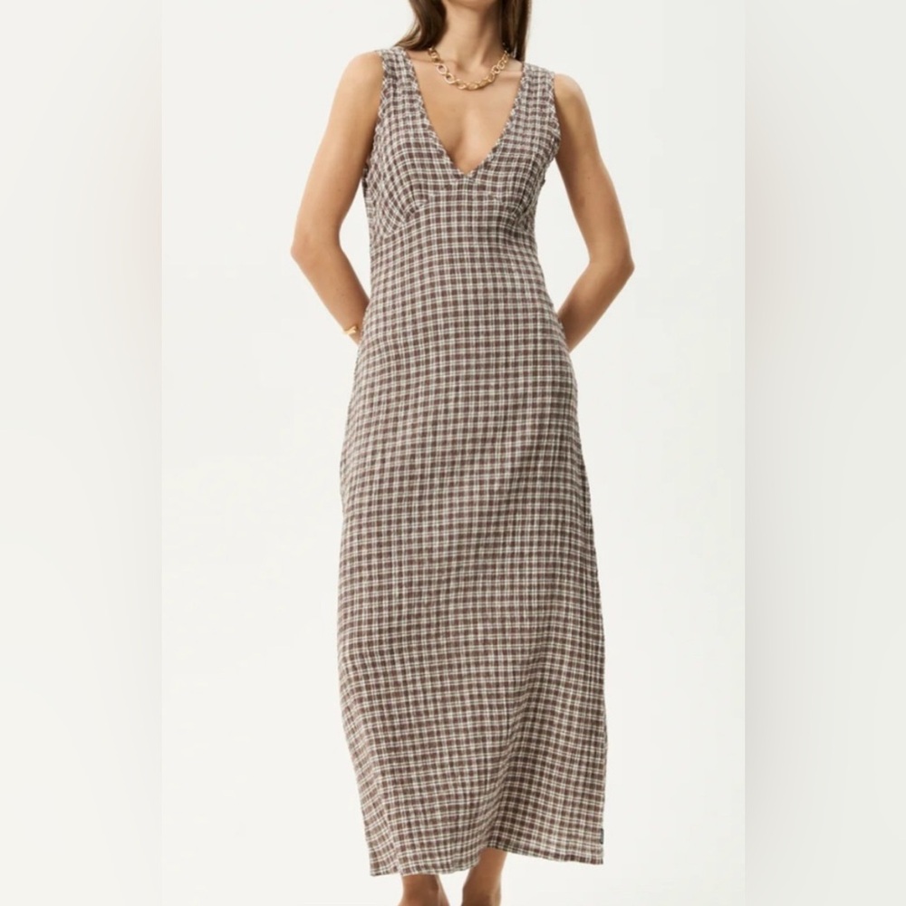 BASE - SEERSUCKER MAXI DRESS
Seersucker hemp Maxi Dress in coffee